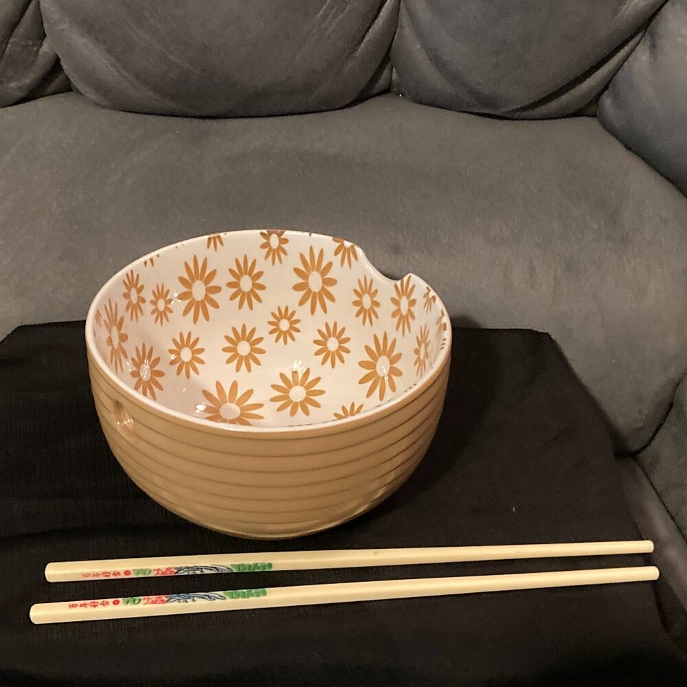 Nicole Miller Yellow/White 6.25"D Textured Noodle Bowl+Restaurant Chopsticks EUC